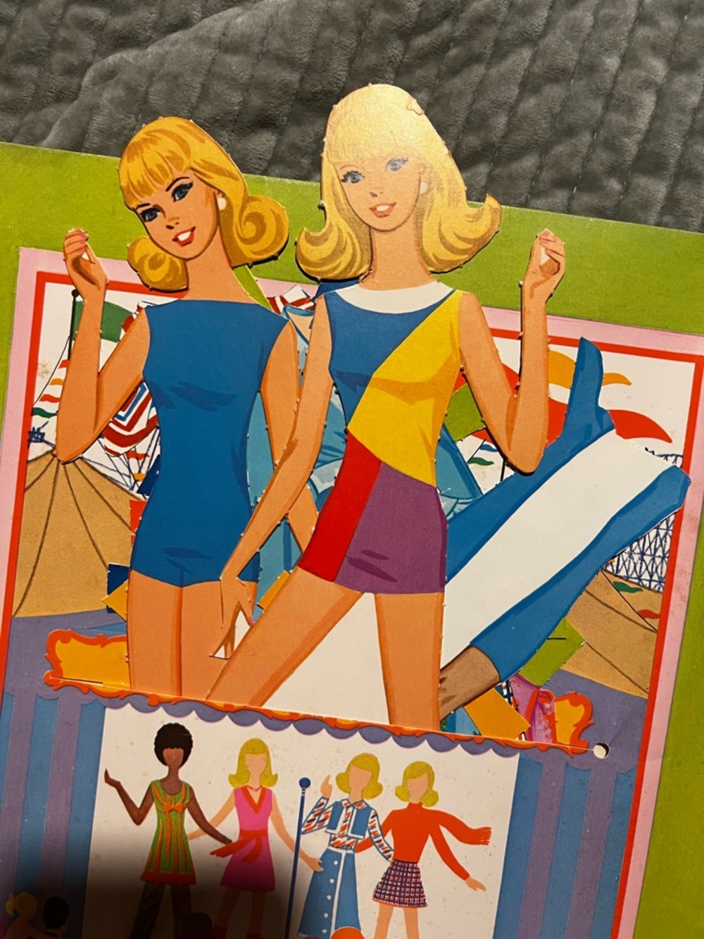 Barbie Vintage Paper doll Book with Barbie and friends - Picture 8 of 14